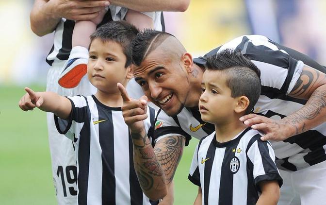 Arturo Vidal con i suoi piccoli 
